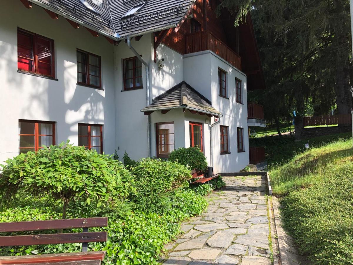 W Rezydencji Pod świerkami Apartament *